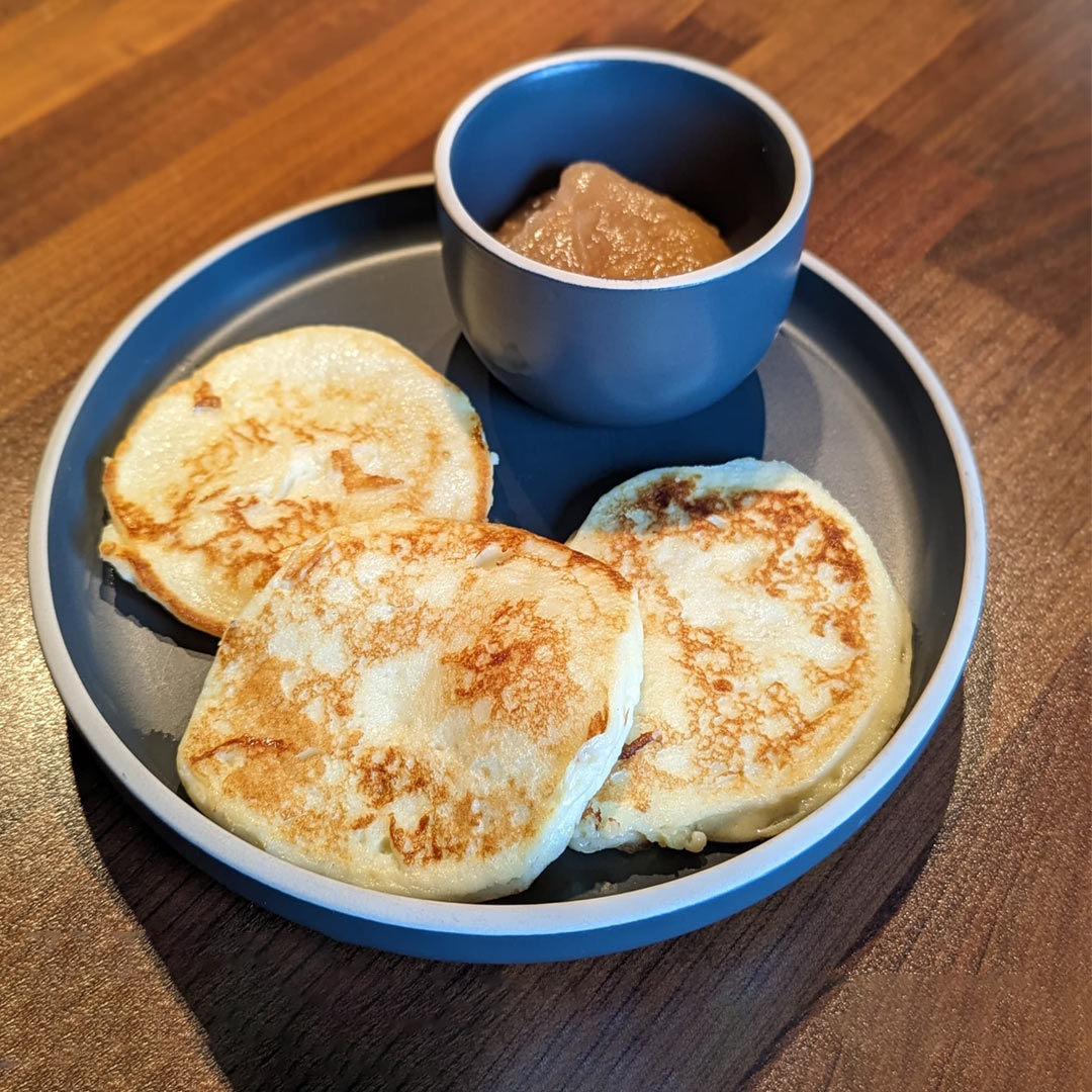 Quark-Pancakes mit Apfelmus 